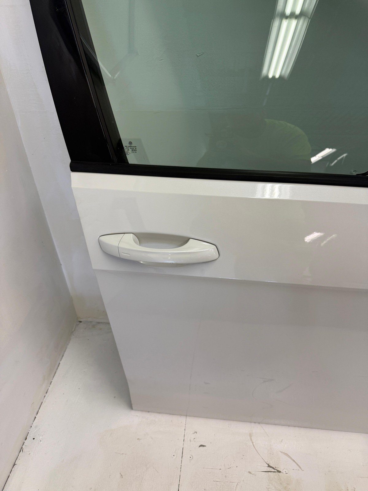 2015 - 2021 VW GOLF R GTI MK7 FRONT RIGHT PASSENGER DOOR ASSEMBLY PURE WHITE OEM