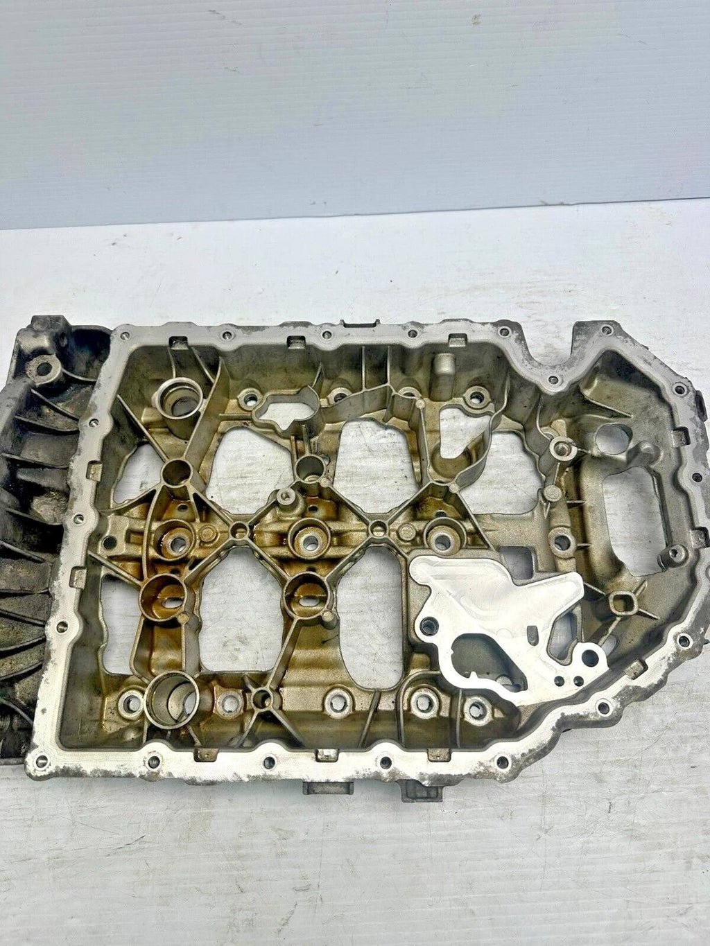 2015 - 2018 VW GTI 2.0T UPPER ENGINE OIL SUMP PAN 06K103603 *broken tab see pics