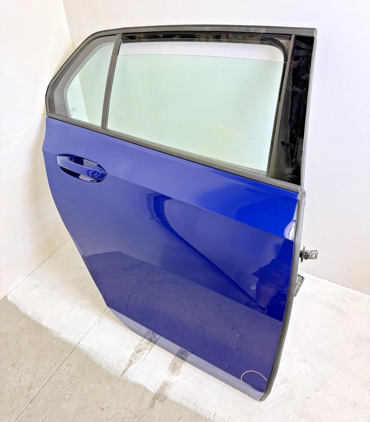 2022-2024 Volkswagen Golf R GTI Rear Door Assembly RH Passenger LAPIZ BLUE *dent