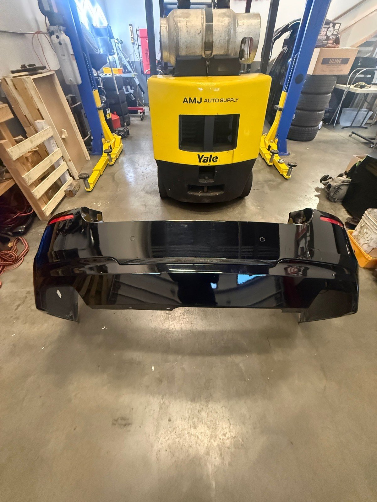 2011-2016 BMW M5 550i 528i Rear Bumper Cover M package Park Assist *scratches*