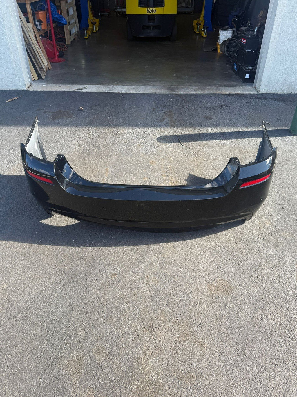 2011-2016 BMW M5 550i 528i Rear Bumper Cover M package Park Assist *scratches*