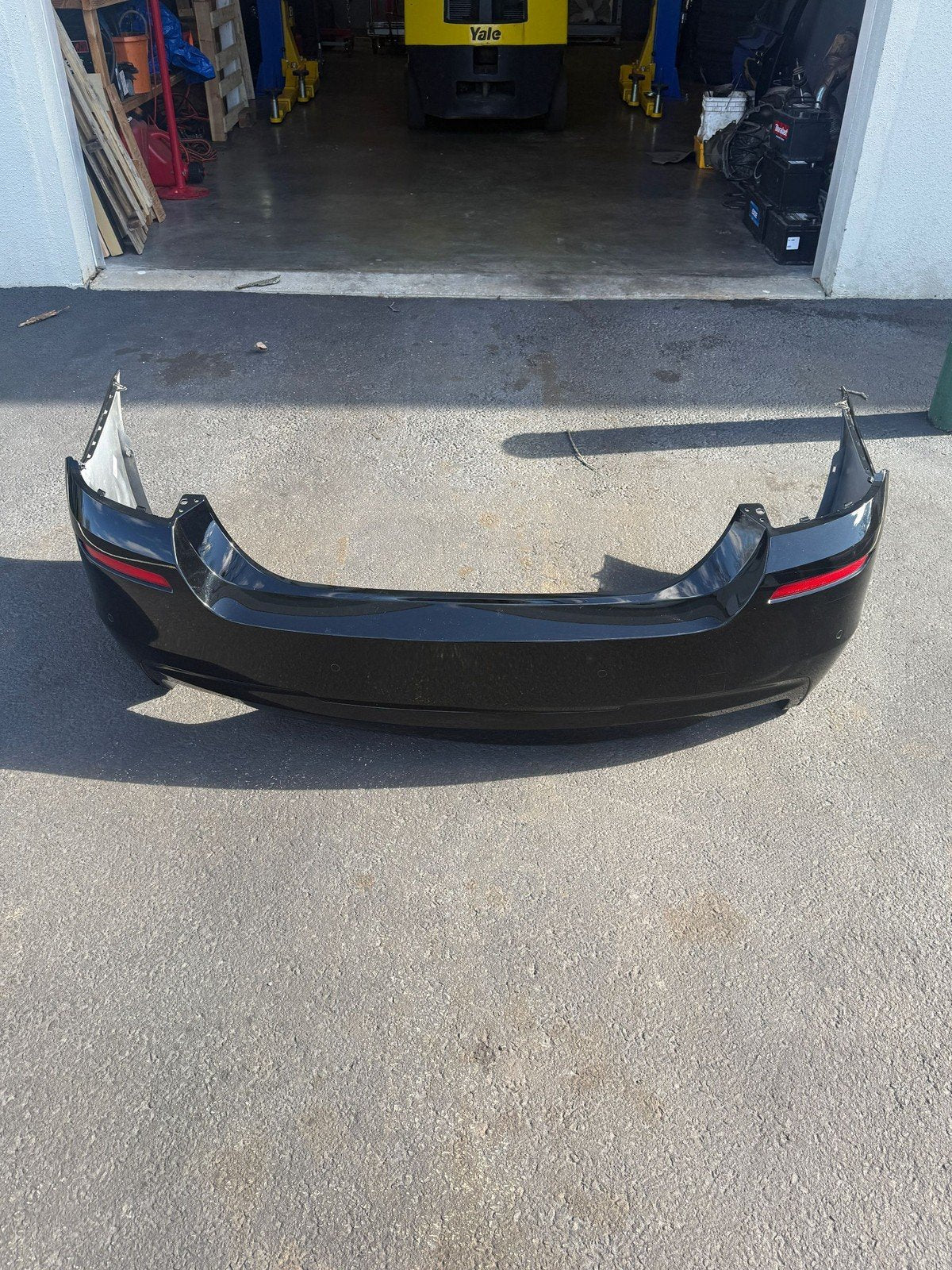 2011-2016 BMW M5 550i 528i Rear Bumper Cover M package Park Assist *scratches*