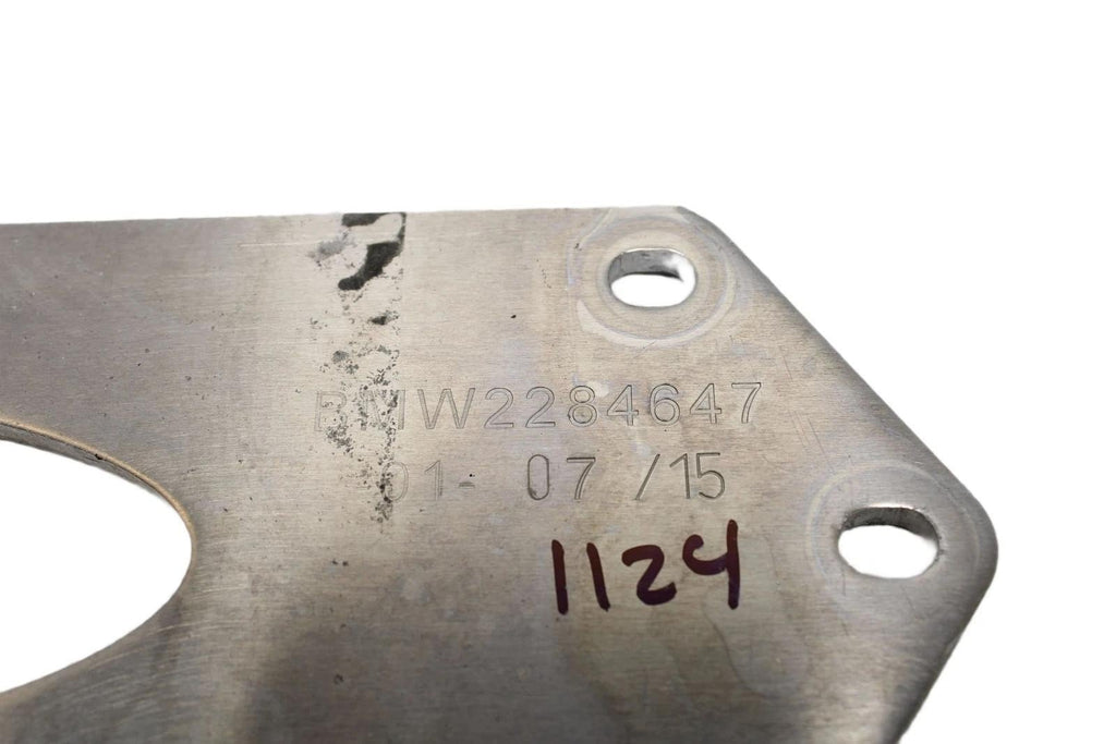 2284647 BMW F80 F82 F83 M3 M4 CENTER UNDERBODY CHASSIS SUPPORT BRACE PLATE