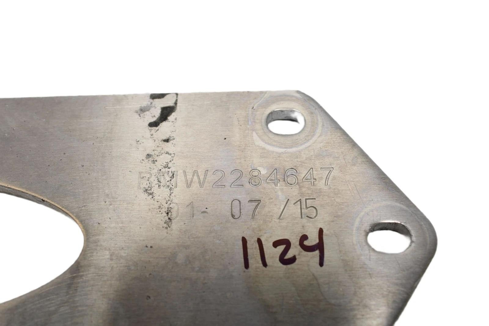 2284647 BMW F80 F82 F83 M3 M4 CENTER UNDERBODY CHASSIS SUPPORT BRACE PLATE