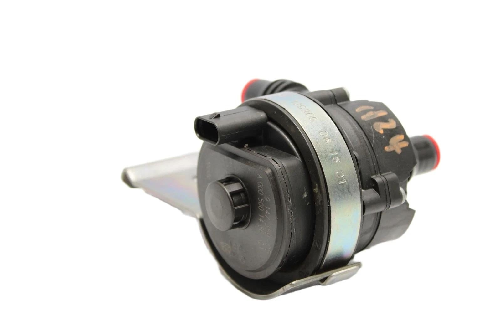 15-20 BMW F80 F82 F83 M3 M4 S55 ENGINE COOLANT AUXILIARY WATER PUMP OEM
