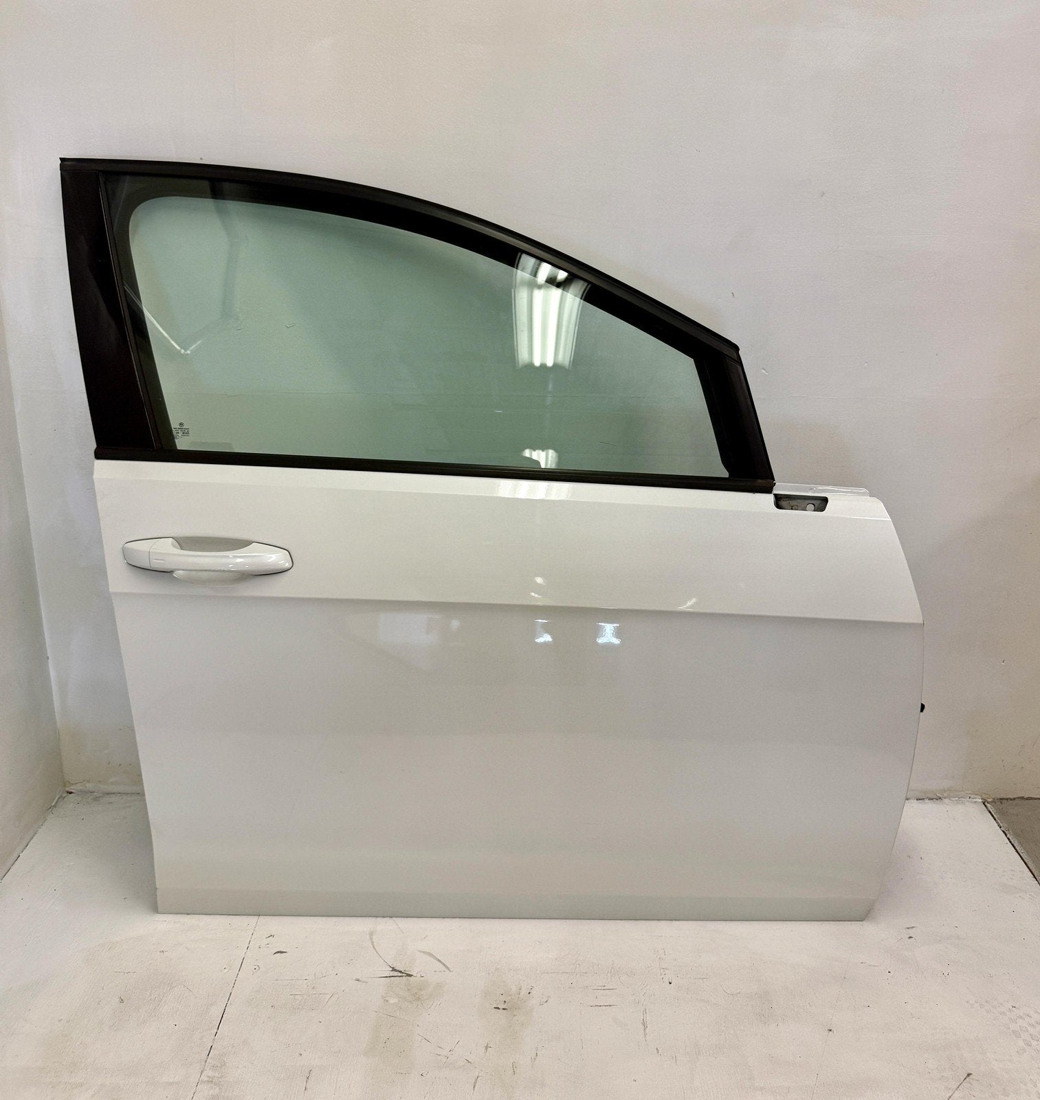 2015 - 2021 VW GOLF R GTI MK7 FRONT RIGHT PASSENGER DOOR ASSEMBLY PURE WHITE OEM