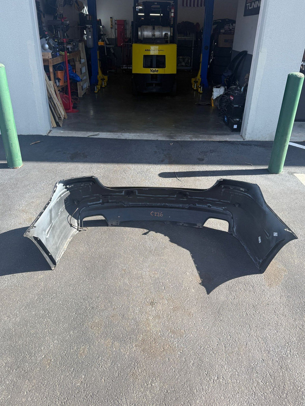 2011-2016 BMW M5 550i 528i Rear Bumper Cover M package Park Assist *scratches*