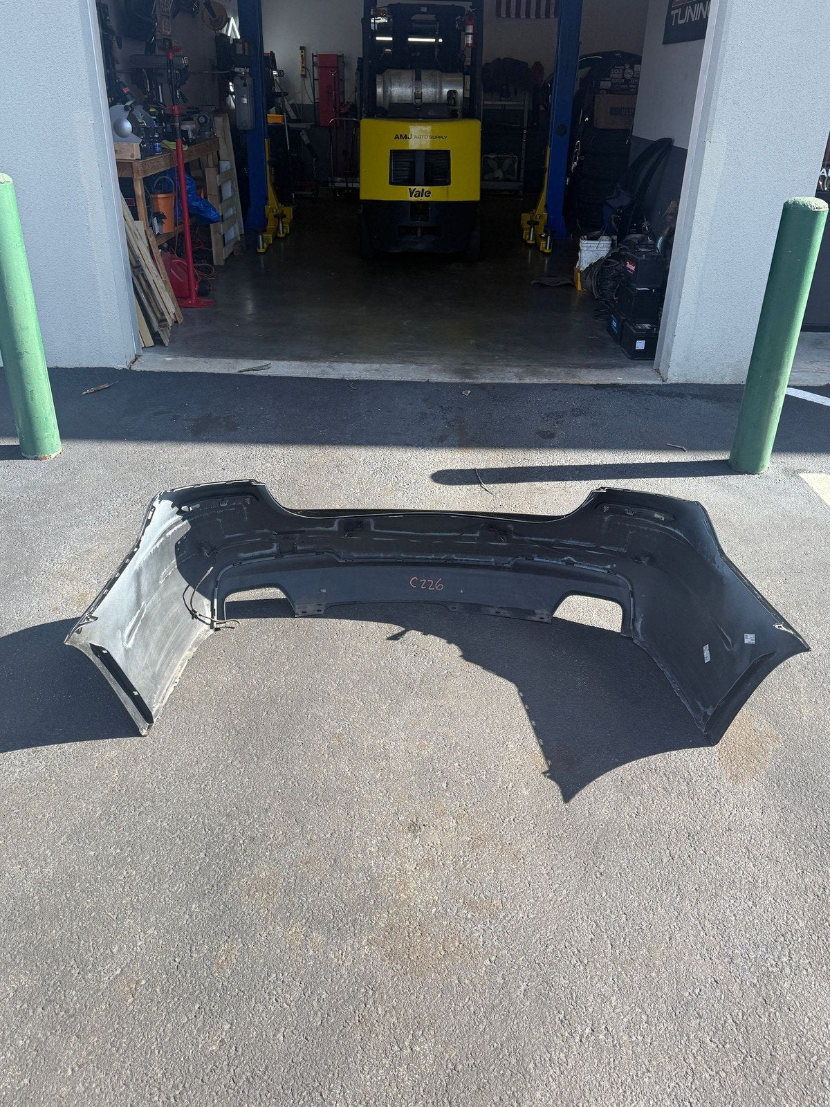 2011-2016 BMW M5 550i 528i Rear Bumper Cover M package Park Assist *scratches*