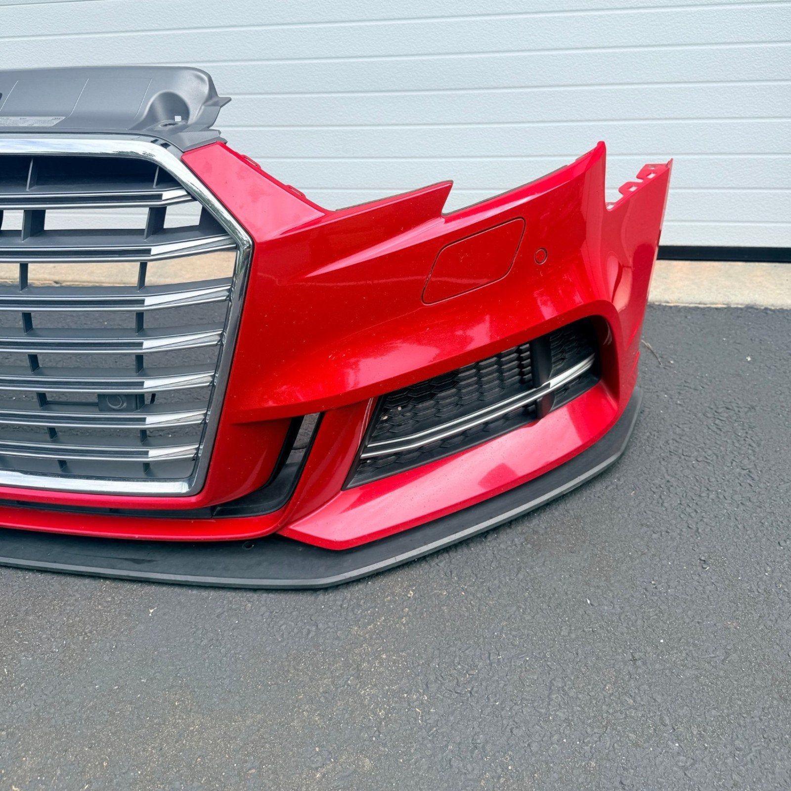 Front Bumper w Grille Tango Red LY3U 8V5807065AF 17-20 Audi S3 *Rock Chips