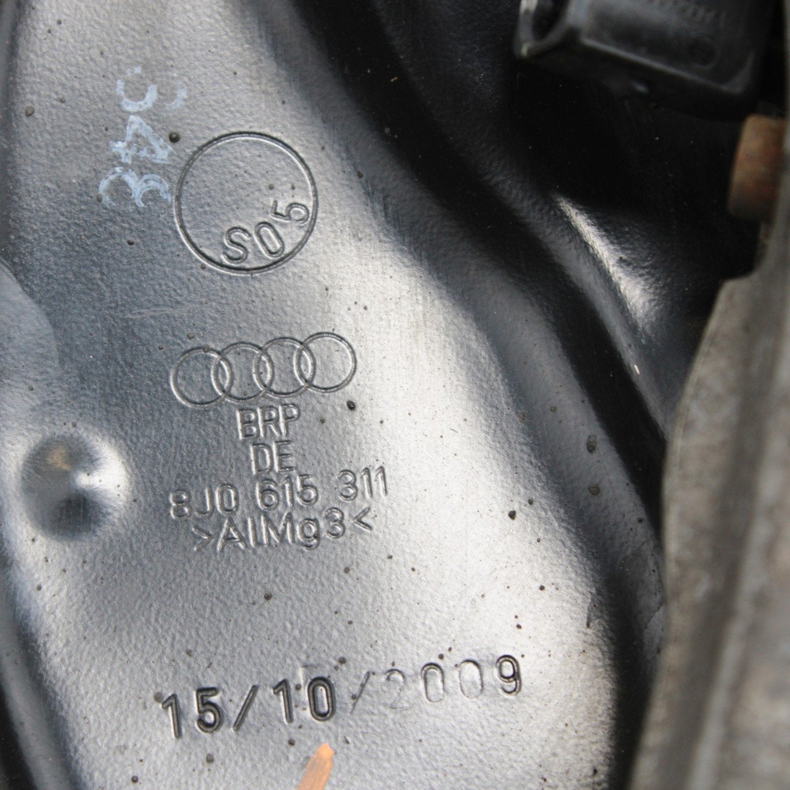 2008-2015 Audi TT TTS TTRS Front Left Spindle Knuckle Hub Driver Side 8J0407257D