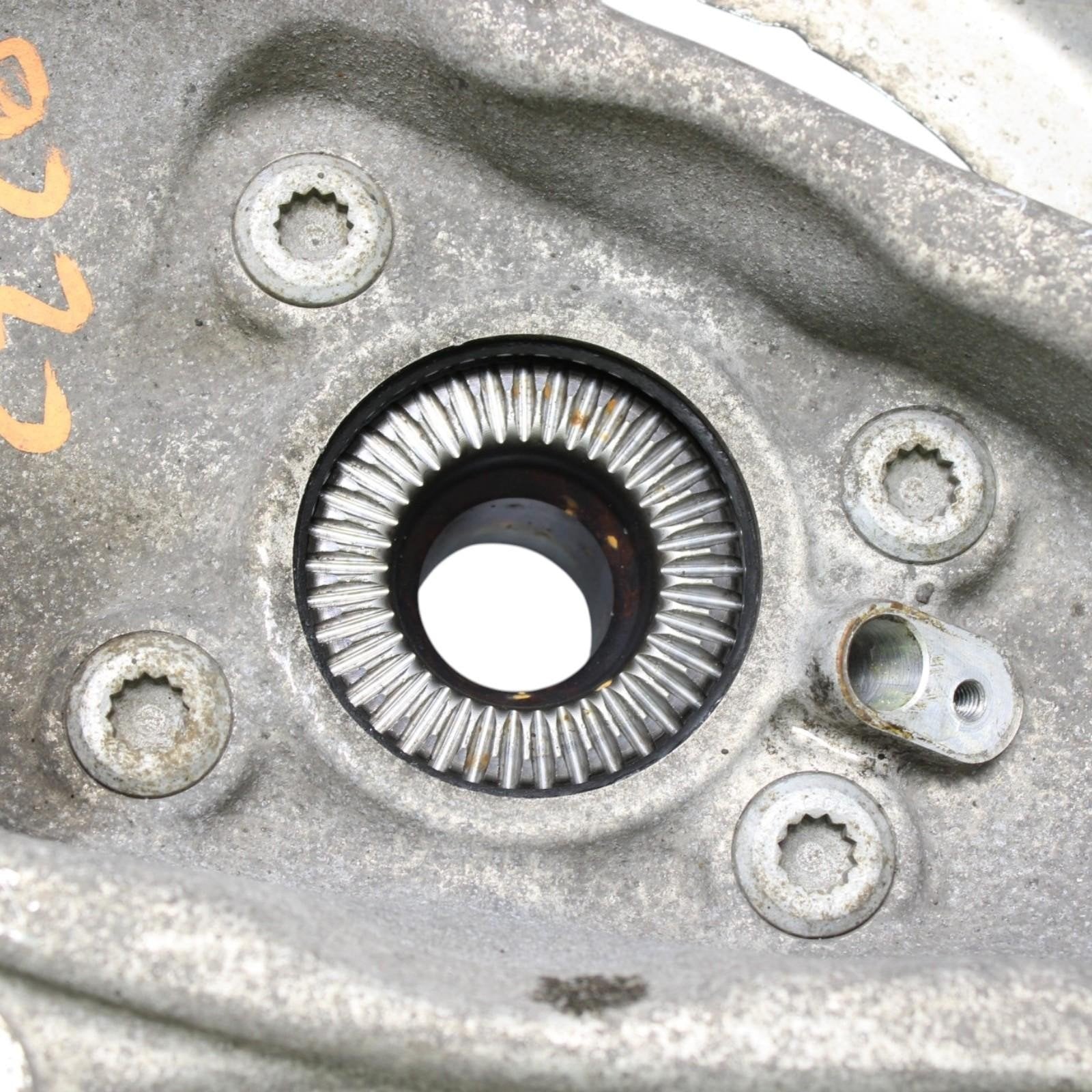 2011-2016 BMW 525i 535i 550i AWD Spindle Knuckle Hub Front Passenger Right OEM