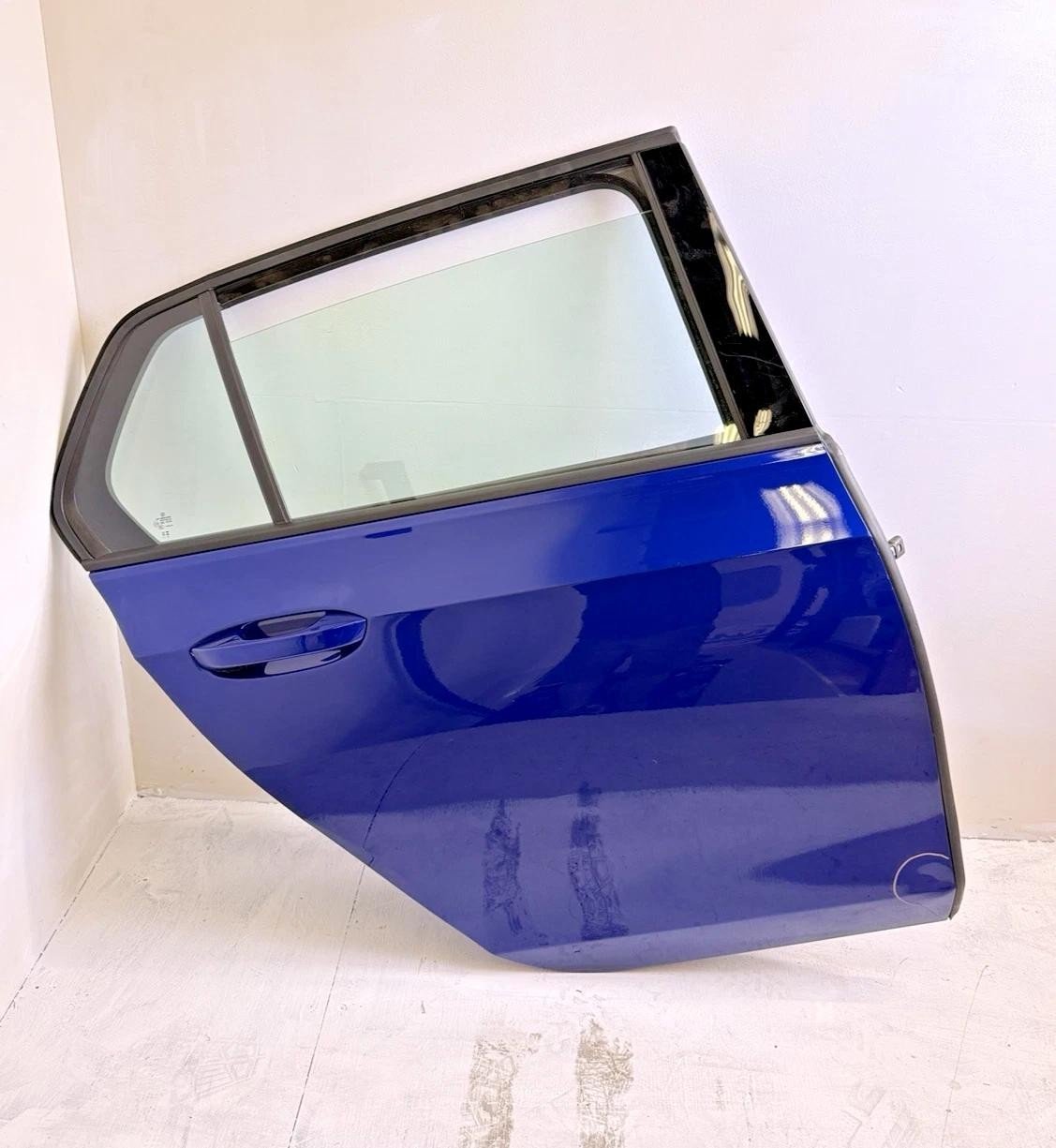 2022-2024 Volkswagen Golf R GTI Rear Door Assembly RH Passenger LAPIZ BLUE *dent
