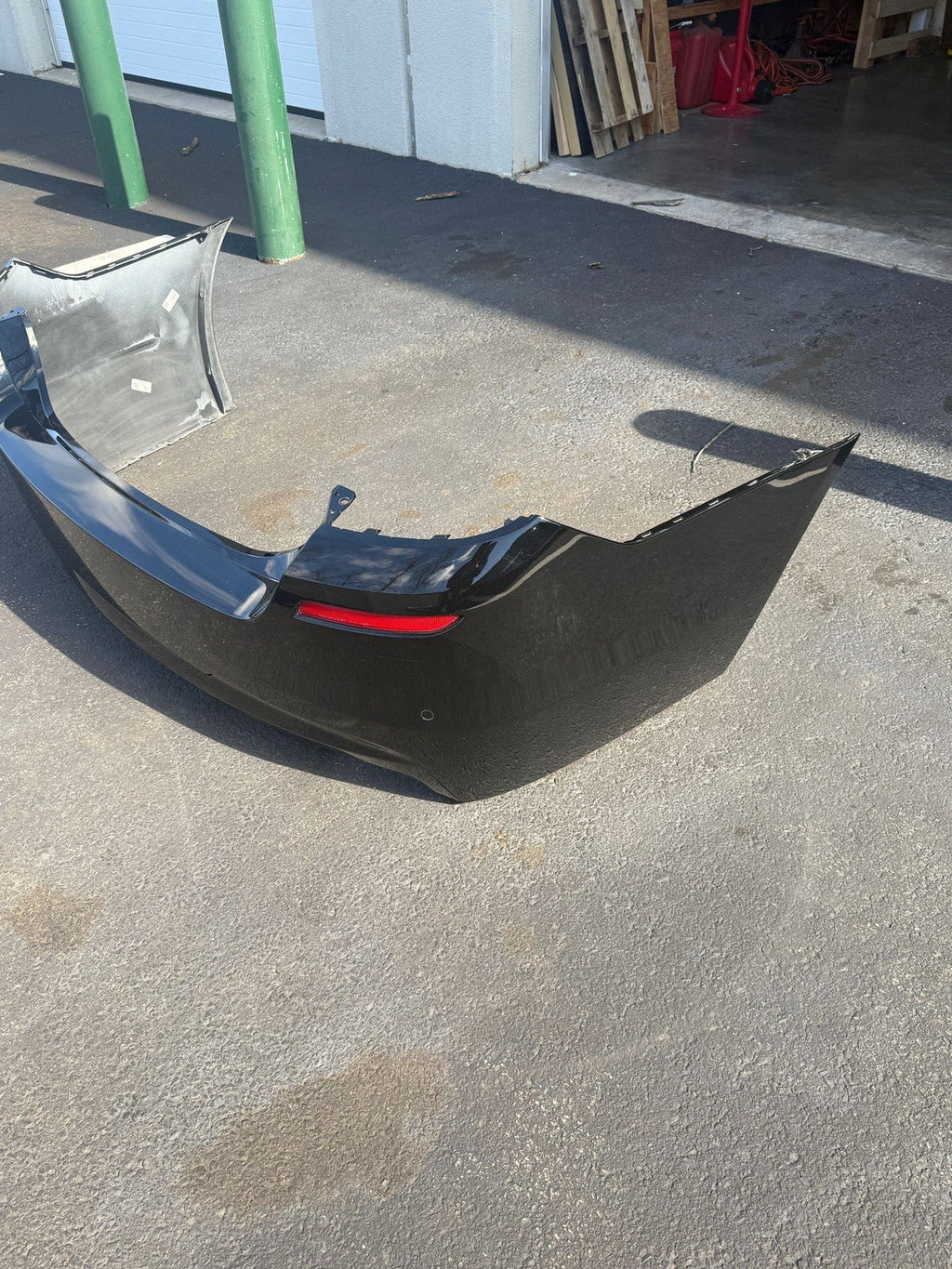 2011-2016 BMW M5 550i 528i Rear Bumper Cover M package Park Assist *scratches*