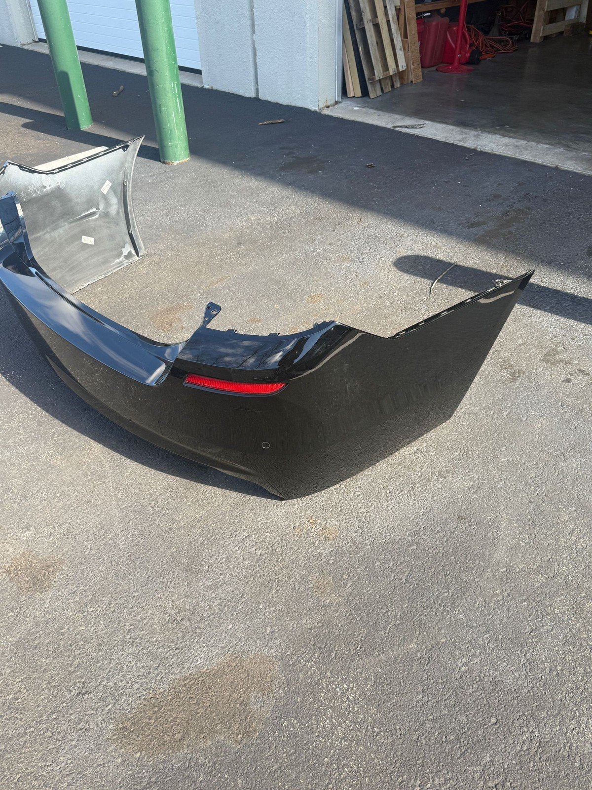 2011-2016 BMW M5 550i 528i Rear Bumper Cover M package Park Assist *scratches*
